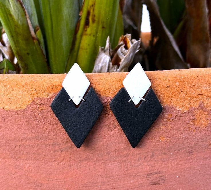 Brincos Preto no Branco