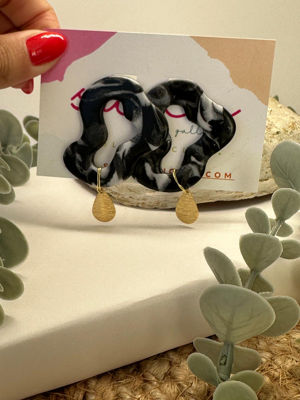 Brincos Noite Escura com Gota Dourada