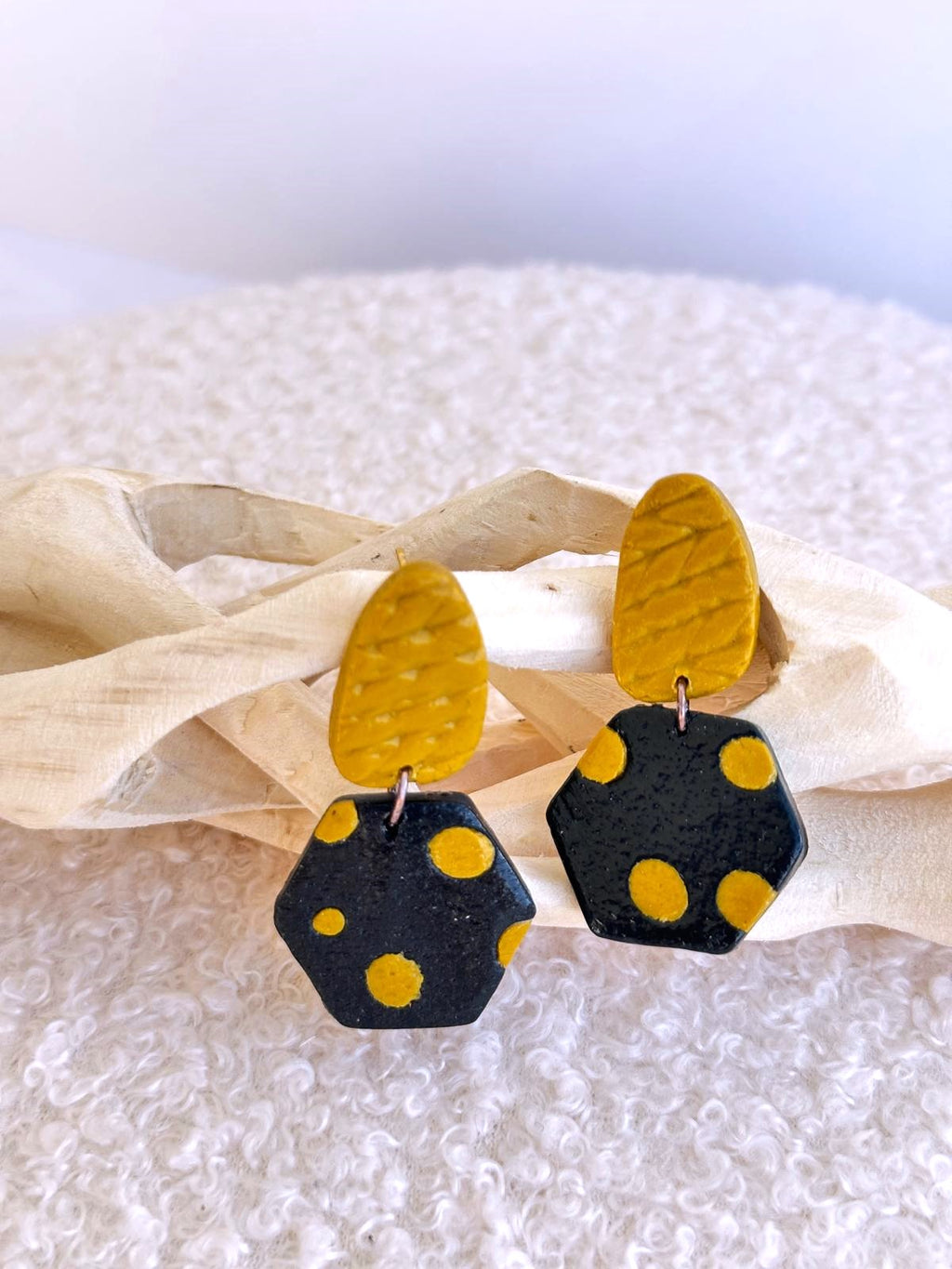 Brincos Pinga-amor | 2 peças: Preto e Torrado