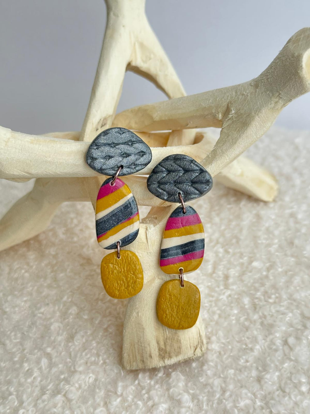 Brincos Maria Pimpolha | 3 pedras